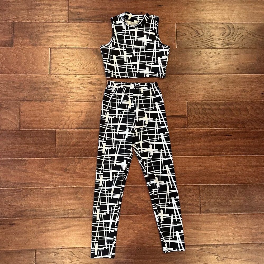 SHEIN Girl’s Black and White Geometric Leggings Set